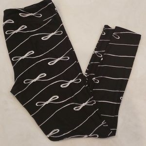 Lularoe black ribbons bows tc leggings htf
